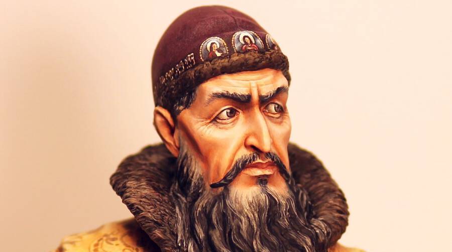 Береги шиворот от выворота. Откуда появилась фраза «шиворот-навыворот»?