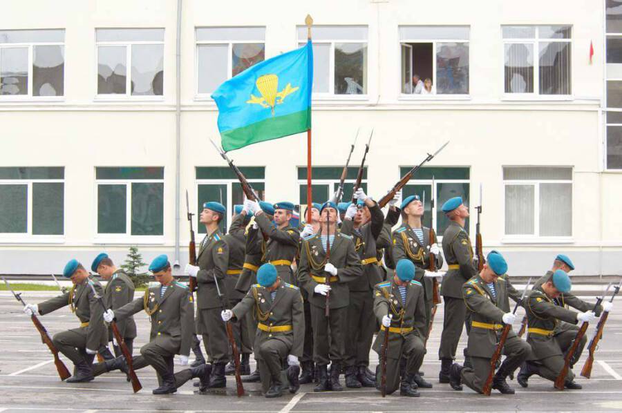 Краткий курс истории. Главное воздушно-десантное училище России