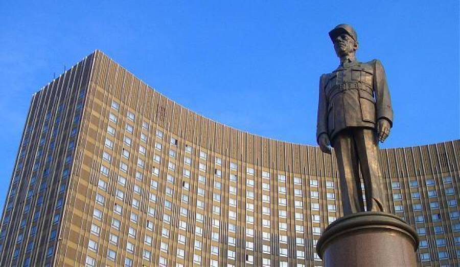 О чём молчал де Голль над могилой Сталина