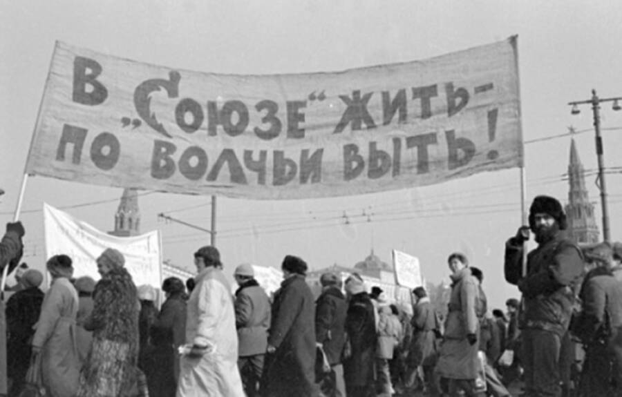 Таран перестройки: история как орудие борьбы с властью и государством