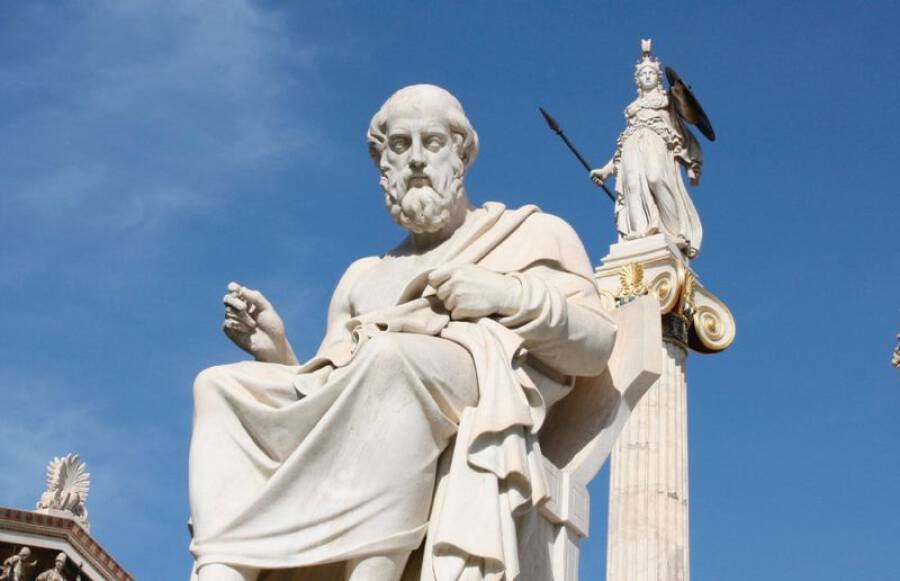 Как появились памятники