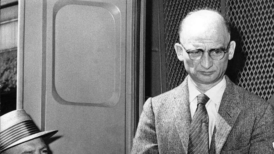 Бюст разведчику Р.И.Абелю