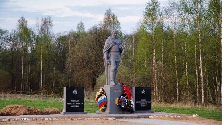 Памятник Советскому солдату в деревне Веригино