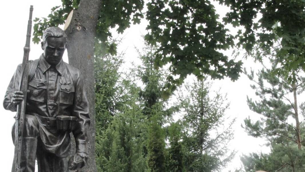 Памятник советскому солдату-освободителю в Орловской
области
