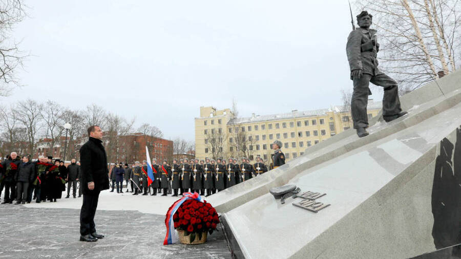 Памятник к 100-летию Кронштадтского восстания