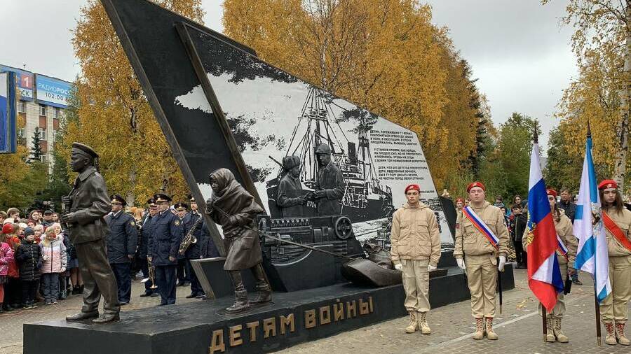                  Памятник                   "Детям войны" 