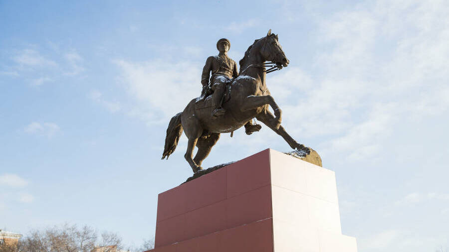 Памятник Дважды Герою Советского Союза К.К.Рокоссовскому