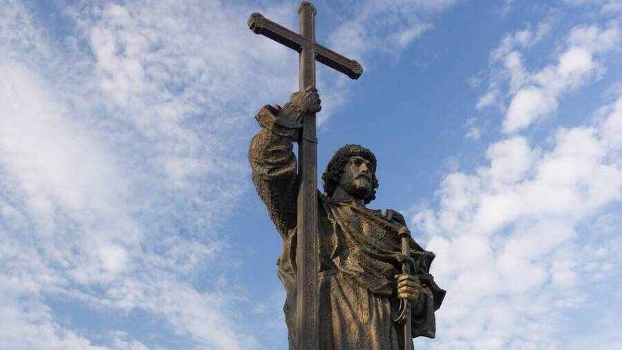 Памятник святому равноапостольному великому князю Владимиру