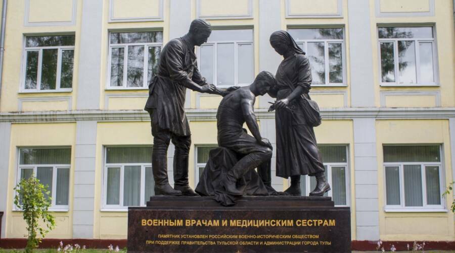 Военным врачам и медицинским сестрам (Тула)