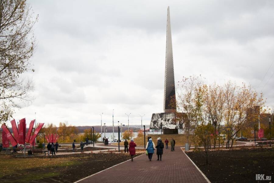 Стела “Иркутск – город трудовой доблести”