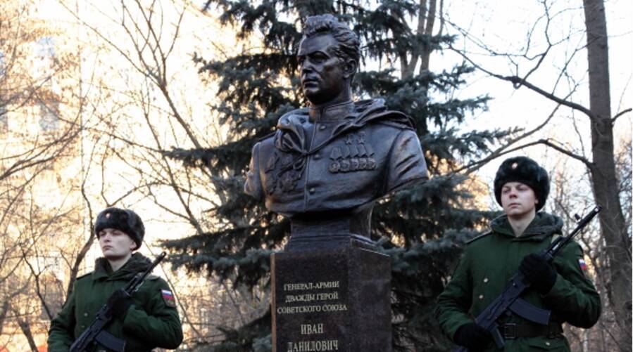 Памятник генералу И.Д.Черняховскому