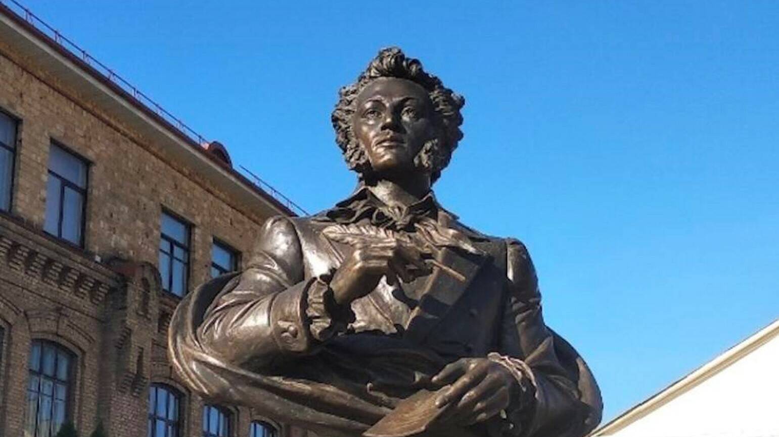 Бюст Александра Сергеевича Пушкина (г. Брест, Белоруссия)