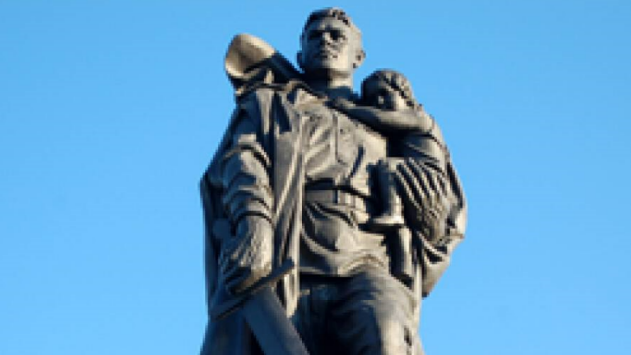 Памятка для Европы: чем полезны русские солдаты на постаментах