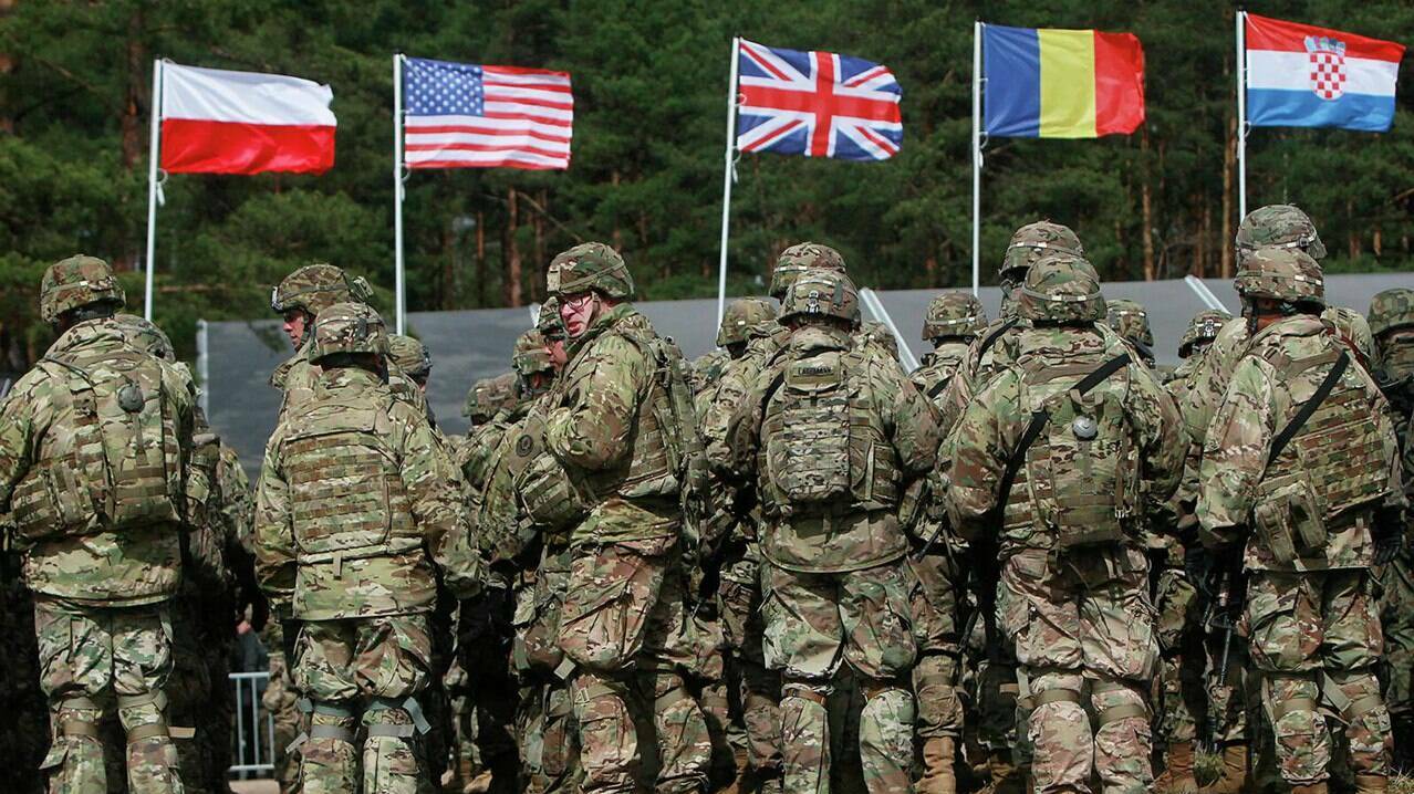 На дне независимости: к 75-летию НАТО и странного украинского праздника