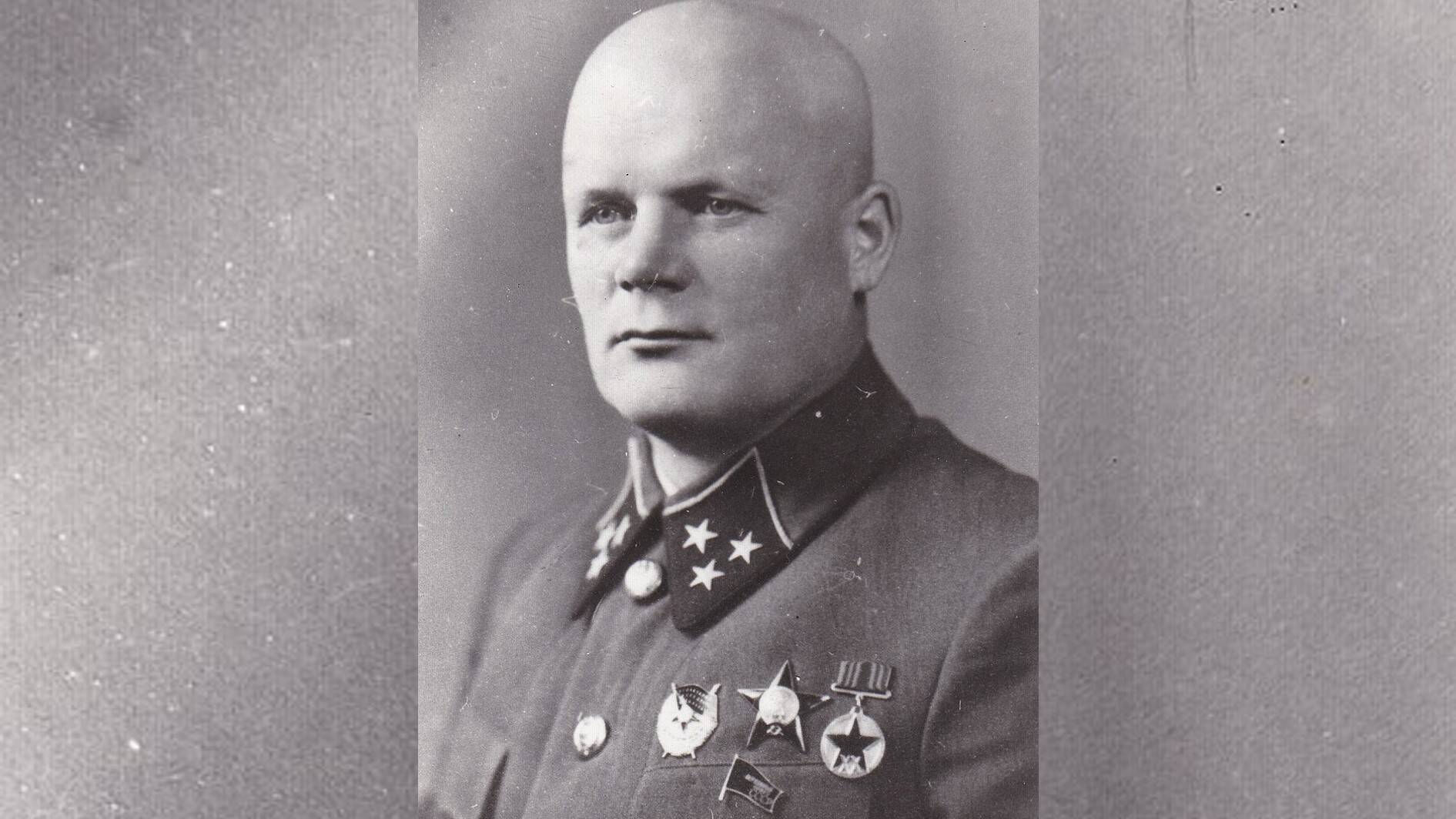 Памятник Филиппу Ивановичу Голикову