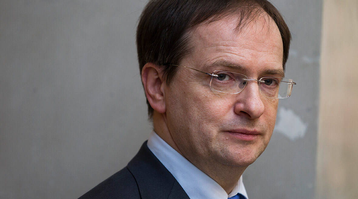 Почему Мединского хотели лишить ученой степени