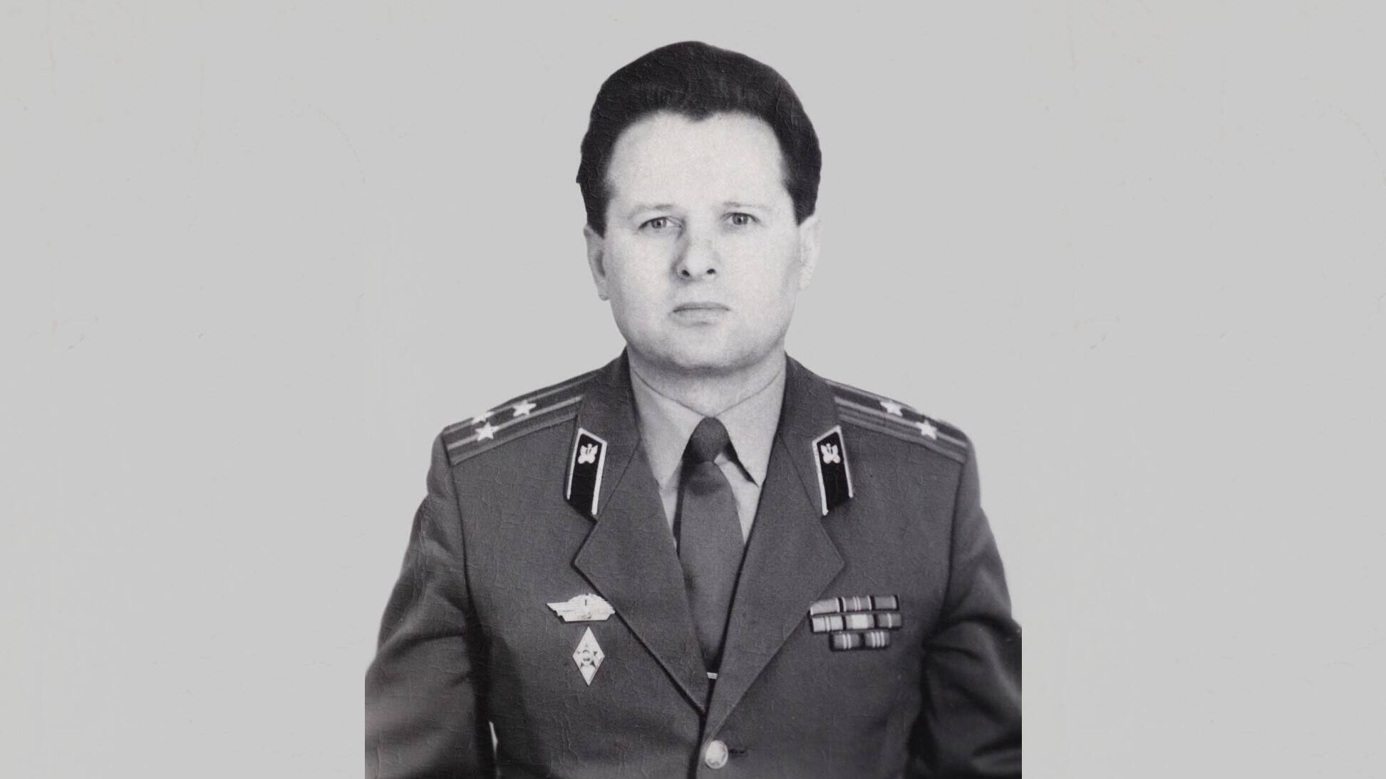 На день рождения учителя и советского офицера