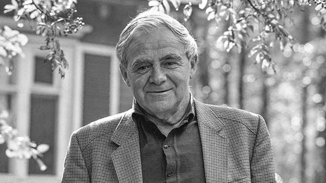 Памятник Герою Социалистического труда Д.А.Гранину