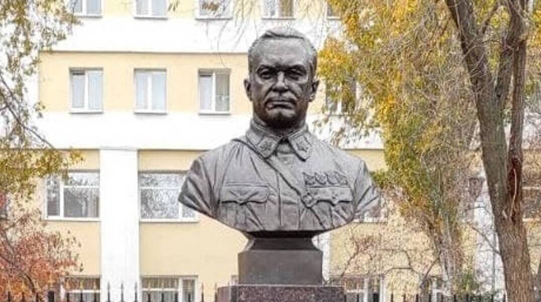 Бюст Маршалу Советского Союза А.И.Егорову