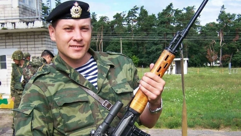 Памятник, посвященный Герою Российской Федерации С.В.Чебнёву