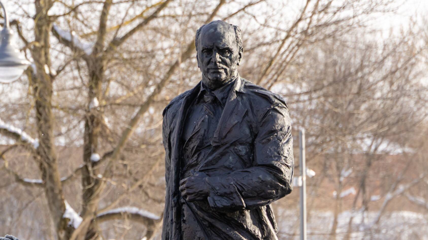 Памятник Герою Российской Федерации Алексею Николаевичу Ботяну 