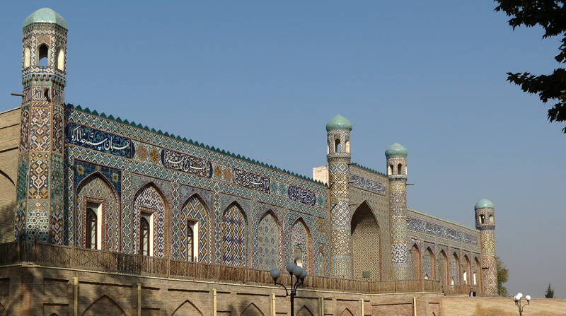 Первые
шаги России в Среднюю Азию: разгром Кокандского ханства