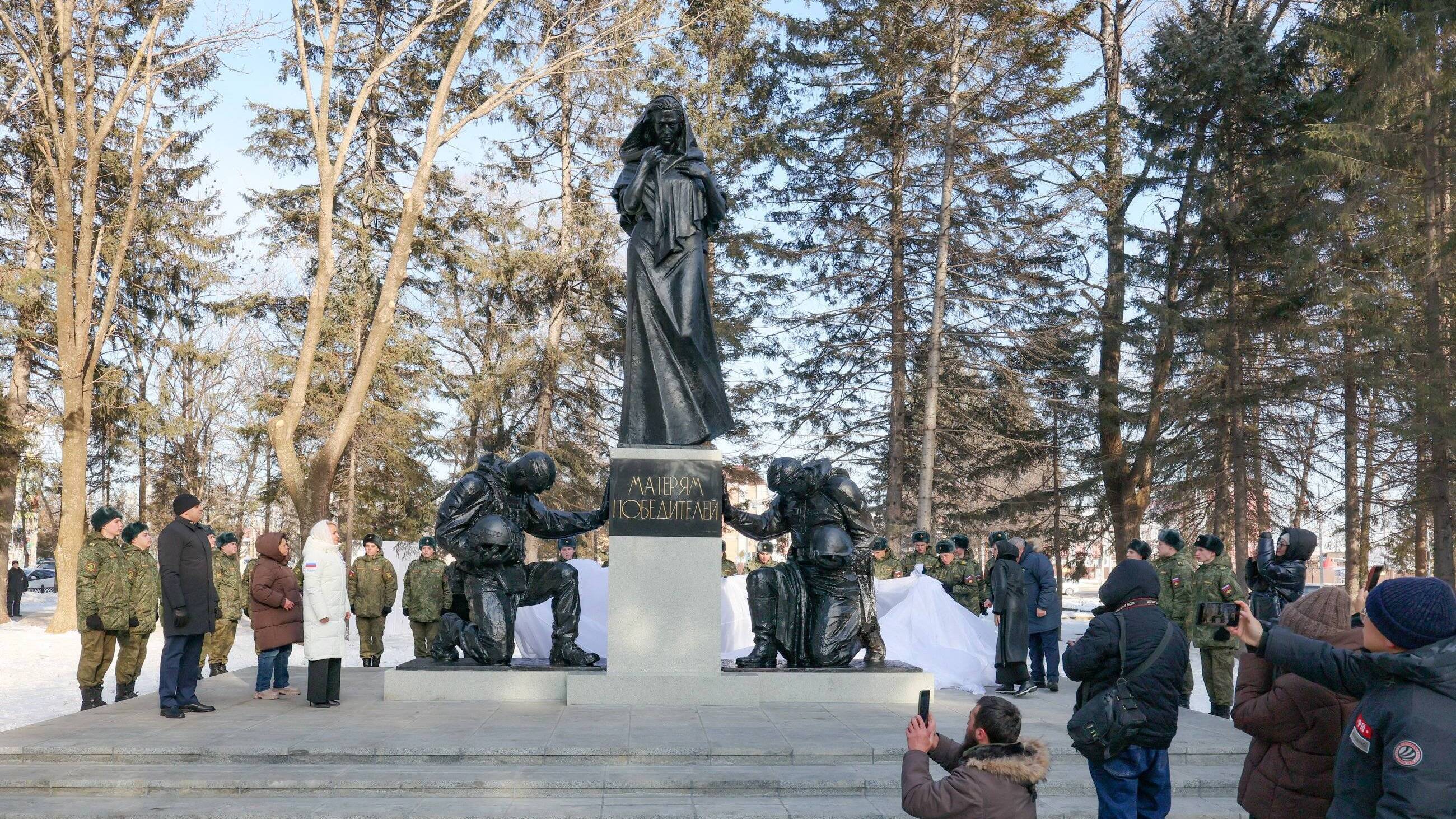 Памятник посвященный защитникам Отечества и их Матерям
