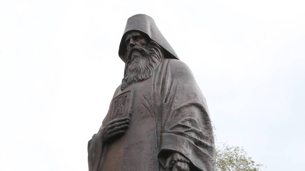 Памятник Силуану Афонскому