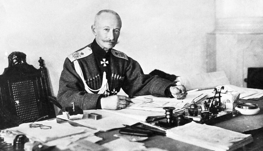 Бывшие офицеры на службе в Красной Армии в 1918-1922 годах