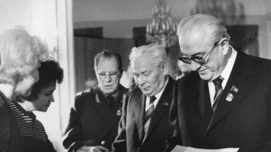 Попытки реформ в период Ю. Андропова и К. Черненко (Шубин А.В.)