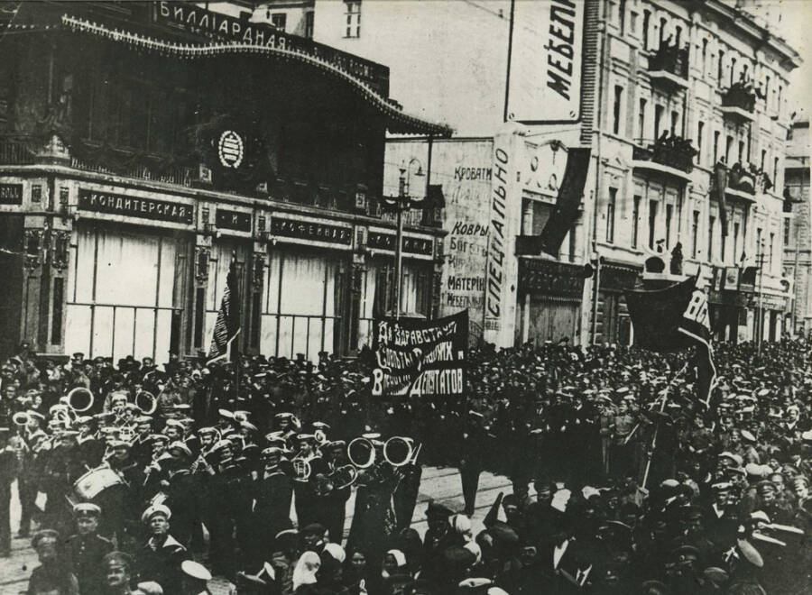Первомайская демонстрация в 1917 году