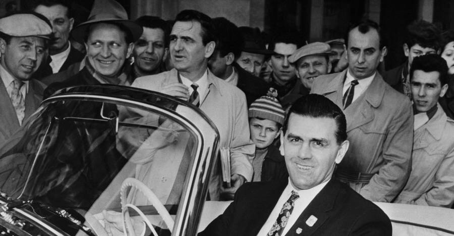 ..В подаренном автомобиле Tatra в Праге (1959)