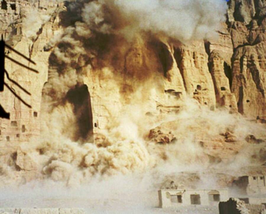 Подрыв статуй Будды в Бамианской долине, 21 марта 2001 года