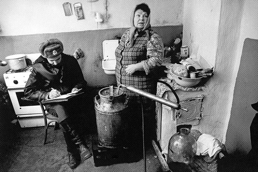 Задержание самогонщицы