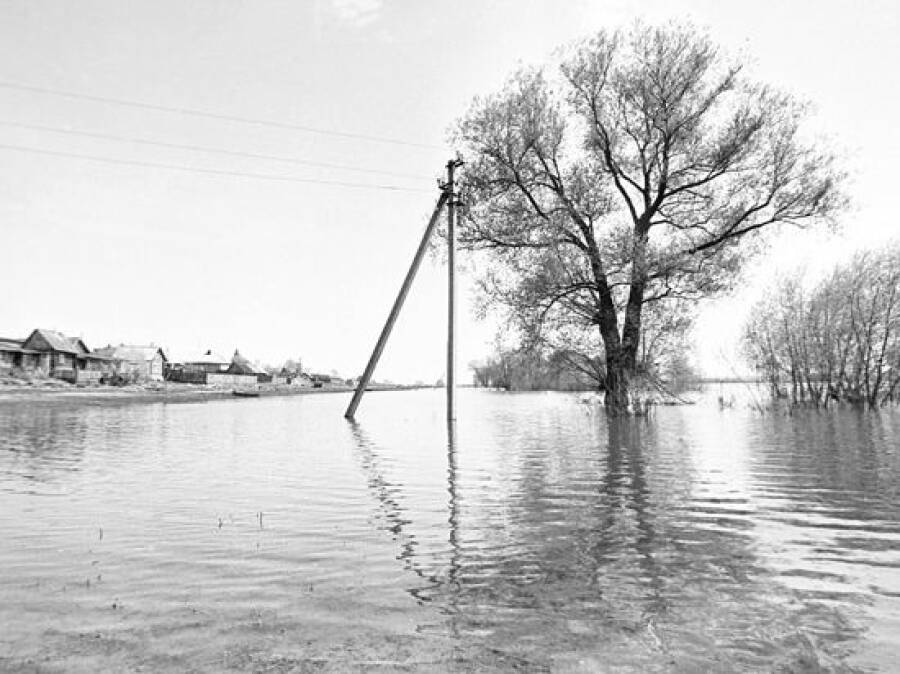 Разлив воды после взрыва плотины