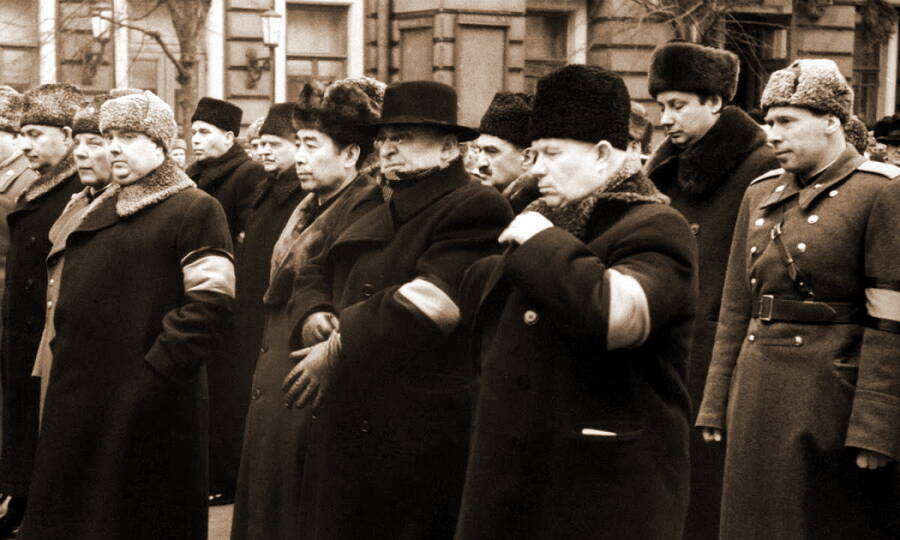 Л.П. Берия в числе прочих идёт за гробом И.В. Сталина, март 1953 года. 