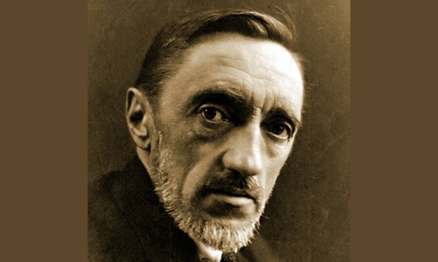 Наиболее известный портрет писателя, 1930-е гг. 