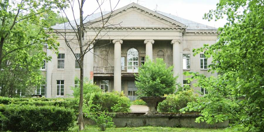 Главный корпус Захарьинской больницы, спроектированной Грабарём.