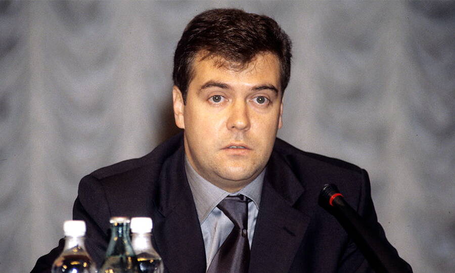  Дмитрий Медведев в 1999 году. 