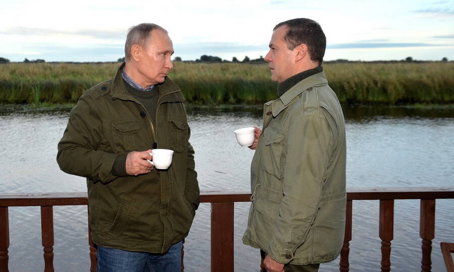 Президент В.В. Путин и председатель правительства Д.А. Медведев в совместной поездке по Новгородской области, сентябрь 2016 года.