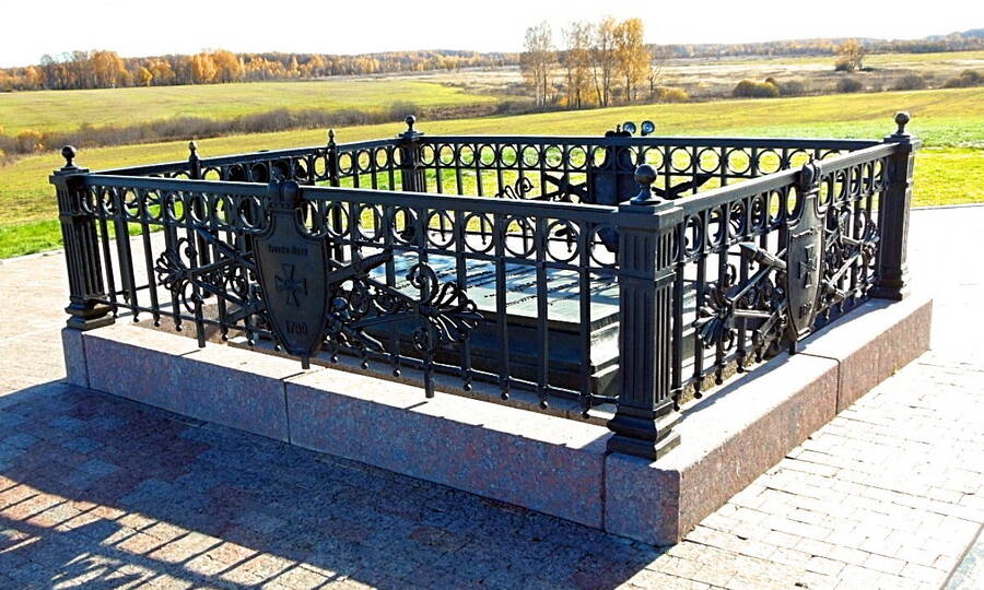 Могила П.И. Багратиона, современный вид.