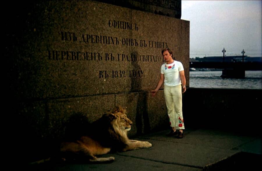 Кадр из фильма «Невероятные приключения итальянцев в России» (1973). 