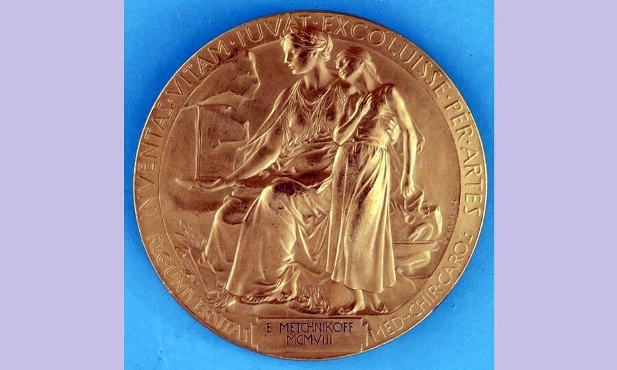 Золотая медаль лауреата Нобелевской премии Ильи Мечникова, 1908 год. 