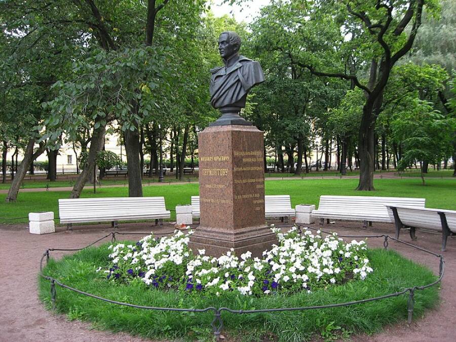 Бюст Михаила Юрьевича Лермонтова. Санкт-Петербург (фото: Любовь Платайс CC BY-SA 4.0)