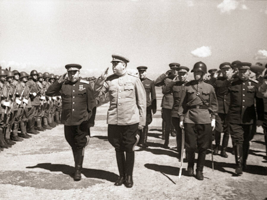 Василевский на Харбинском аэродроме. 