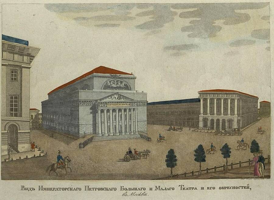 Москва. Вид императорского Петровского Большого и Малого театров. Гравюра около 1825 г.