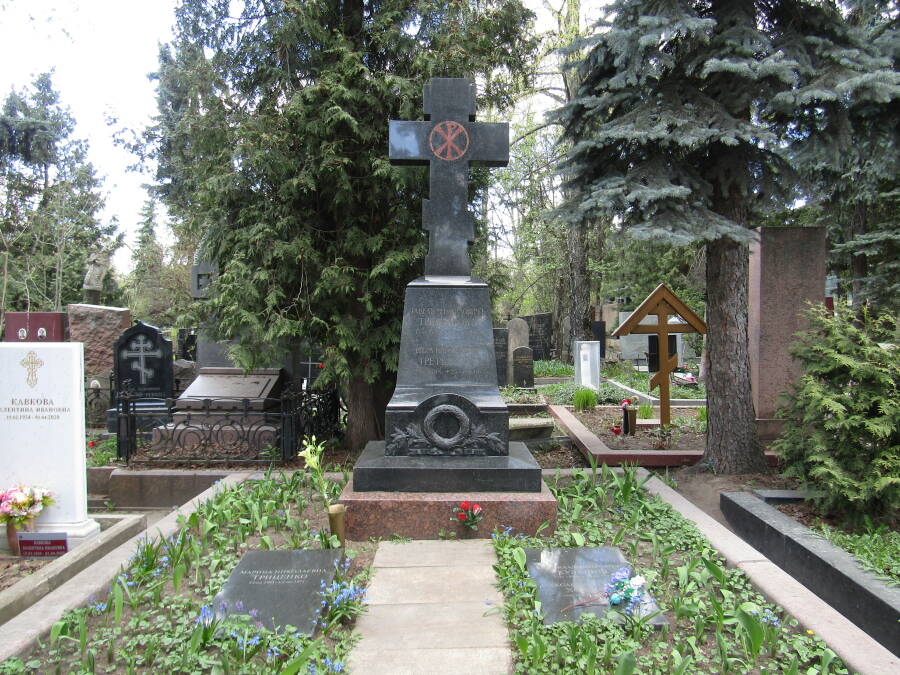 Могила Третьяковых Павла Михайловича (1832-1898) и Сергея Михайловича (1834-1892). Фото: Ulaisaeva CC BY-SA 4.0
