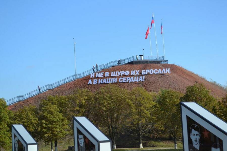 Фрагмент мемориального комплекса.