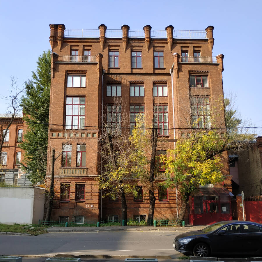 Здание Института мозга в Москве, ранее – Евангелическая больница.