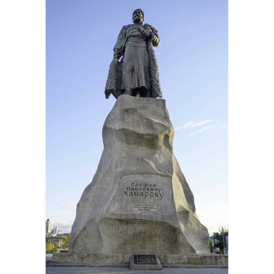Памятник Ерофею Хабарову на Привокзальной площади Хабаровска (фото: Hardscarf CC BY-SA 4.0)